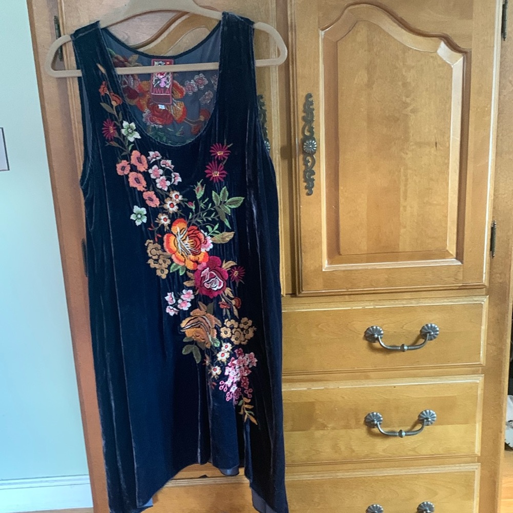 JOHNNY WAS💖🌺🌸💖 Perfect Velvet Dress Size L